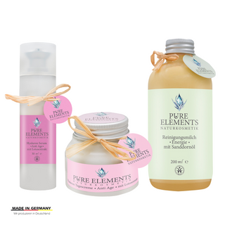 Anti-Rötungen Trio von Pure Elements – bestehend aus Hyaluron Serum Anti Age mit Lotusextrakt, Hyaluron Tagescreme Anti Age mit Lotusextrakt und Reinigungsmilch Energie mit Sanddornöl. Die Kombination aus beruhigenden und feuchtigkeitsspendenden Wirkstoffen unterstützt empfindliche Haut, reduziert Rötungen und fördert ein ausgeglichenes Hautbild. Vegane Naturkosmetik mit echten Bergkristallen, glutenfrei, tierversuchsfrei, BDIH-zertifiziert, Made in Germany