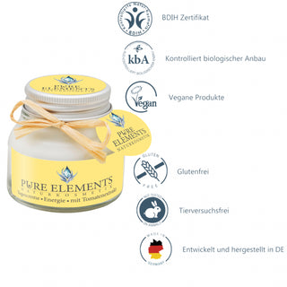 Tagescreme Energie mit Tomatenextrakt von Pure Elements auf der linken Seite des Bildes. Rechts daneben sind sechs Piktogramme mit Logos und Beschreibungen: BDIH-zertifiziert, kontrolliert biologischer Anbau, vegane Produkte, glutenfrei, tierversuchsfrei und entwickelt sowie hergestellt in Deutschland. 